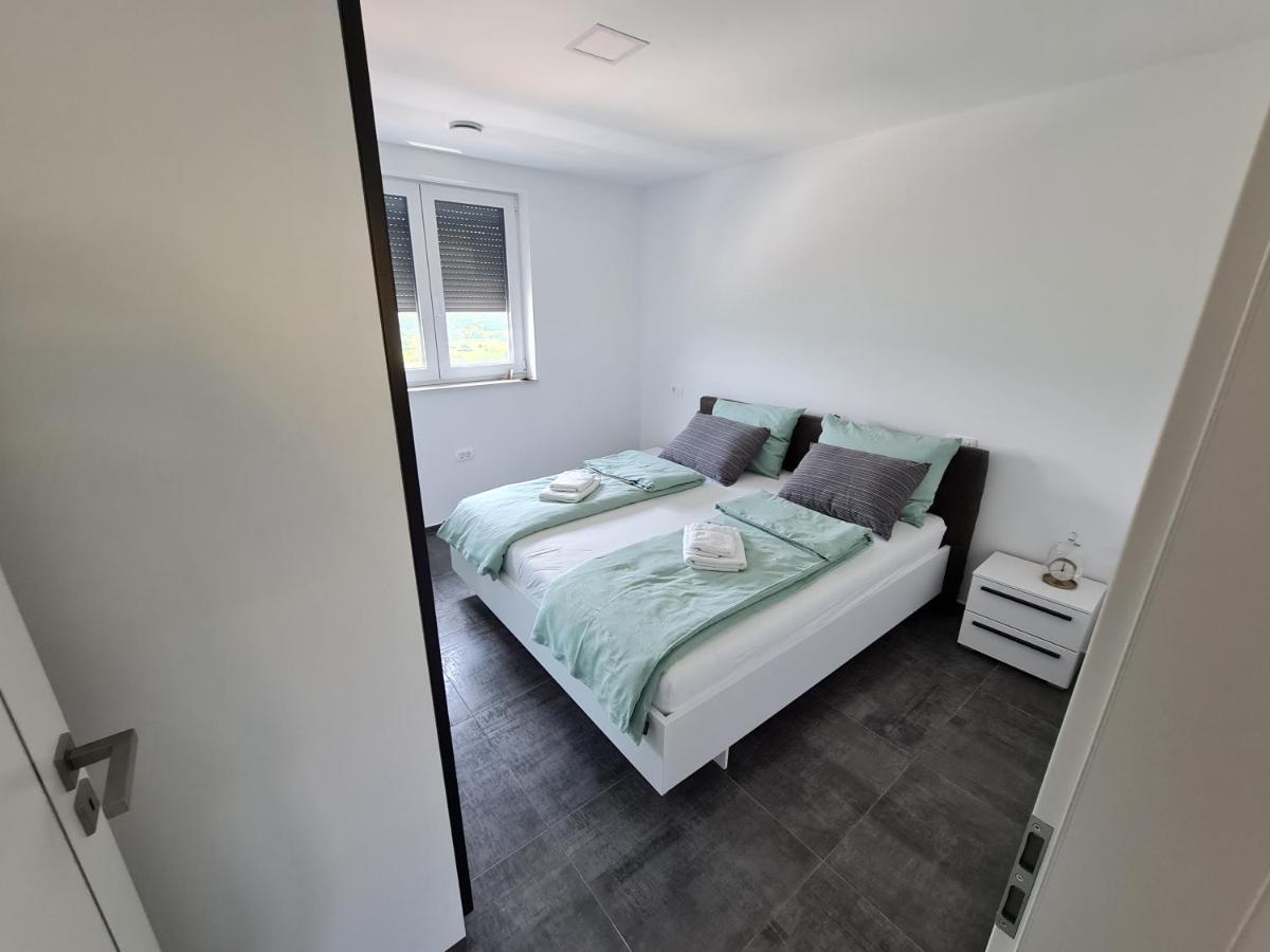 Villa Capris Apartments Koper Buitenkant foto