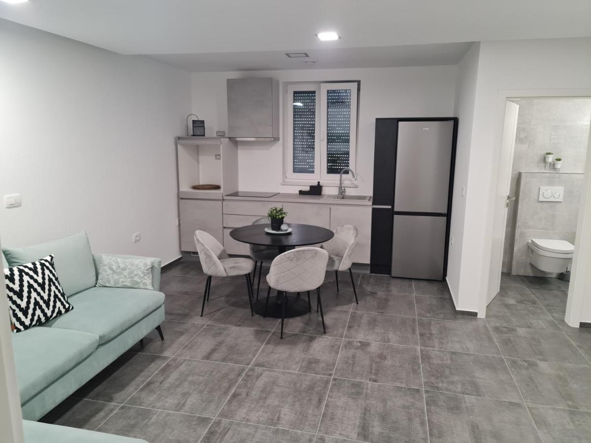 Villa Capris Apartments Koper Buitenkant foto